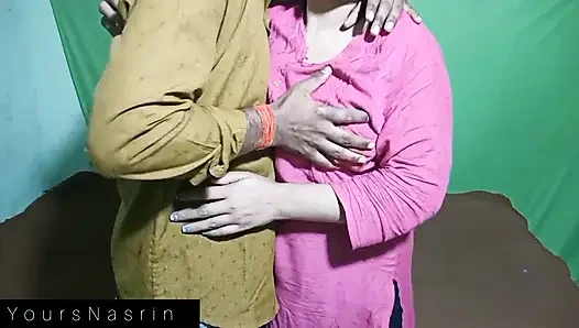 Milf bhabi begrüßt ihren freund in ihrem zimmer.