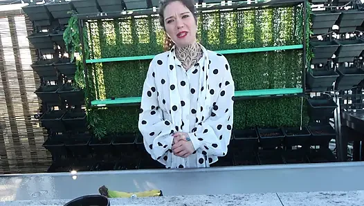 Daring! Blowjob in the Stairwell!