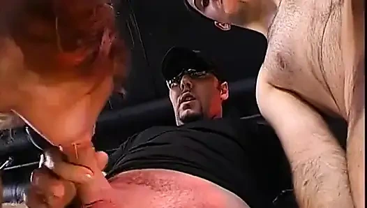 Squirting-schlampe Bekommt Wilden Gangbang Mit Sperma Durchnässt