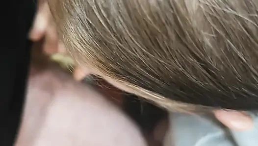 Blowjob pertama tanpa mengaburkan wajah