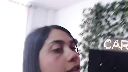 Tetanggaku bikin aku crot di muka kaya