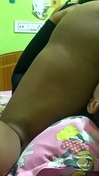 Cewek cantik India memeknya dientot habis-habisan sambil pakai celana dalam thong dan lingerie | Klip 1