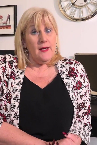 Quyến rũ ông chủ bbw vú to của bạn Catherine có thể giữ công việc của bạn