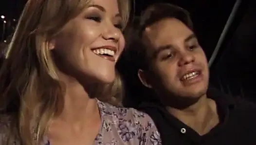 Wilde Taxifahrt: Heiße Action im Fond