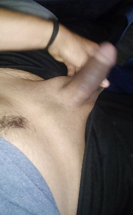 Ξυπνάω μισονυσταγμένος ενώ τραντάζομαι