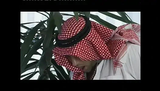 Fantastische MILF in dessous gefickt und von zwei Sheiks mit großem schwanz auf titten abspritzen