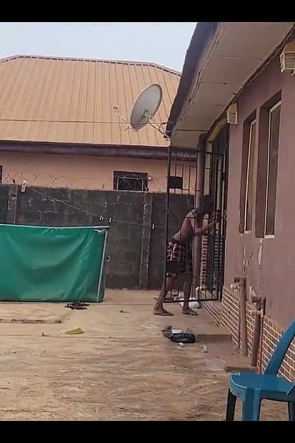 Alice este o tânără soție șantajată de cumnatul ei!! Fianally îi dă ceea ce vrea.