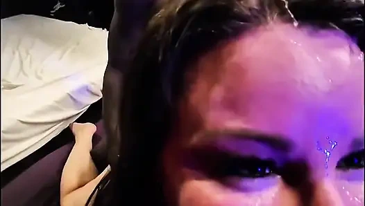 Будь порнозвездой в гэнгбэнге в видео от первого лица