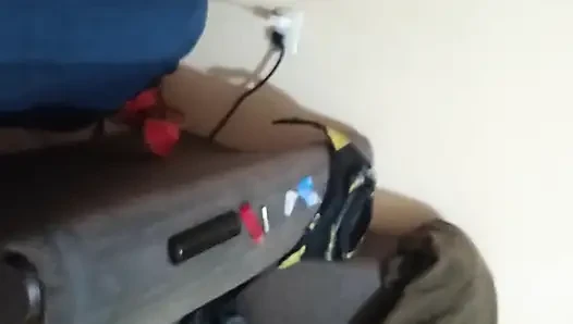 Ona amını veriyor