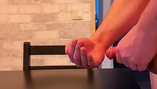 Eline büyük boşalma ve biraz boşalma