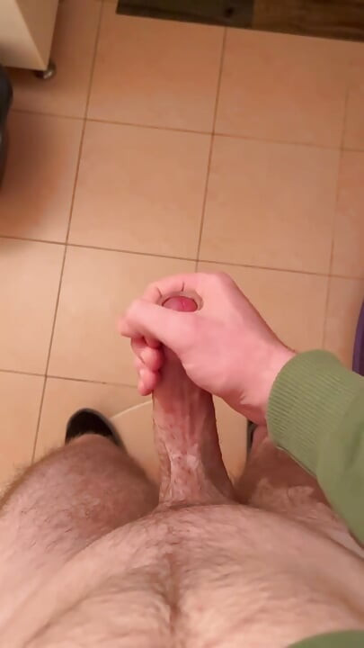 Jerking off in front of the shower