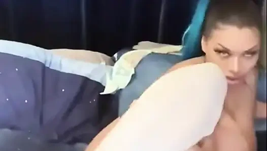 Gadis semok kulit hitam ini muasin memeknya pakai mainan seks barunya sampai muncrat berkali-kali