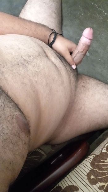 Gordo juega con su pene