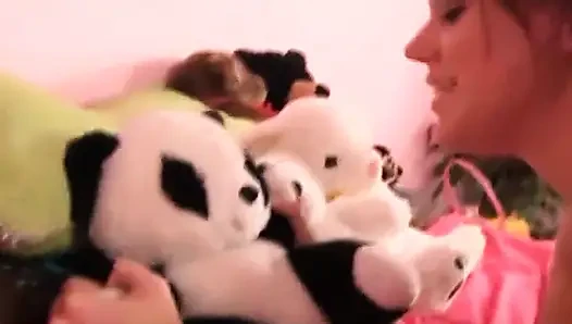 Kızıl saçlı genç kız büyük siyah yarak istiyor