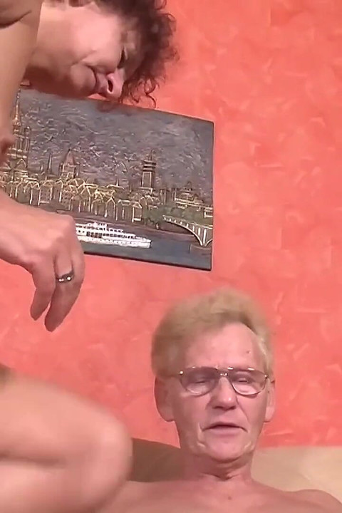 Dwie napalone niemieckie babcie i jeden wielki kutas