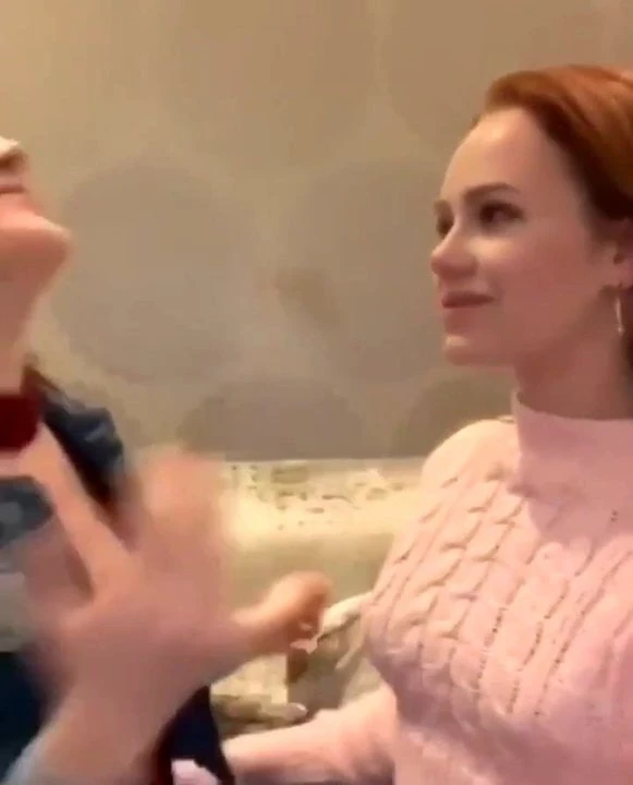 Sexy Redheads Make Out Session
