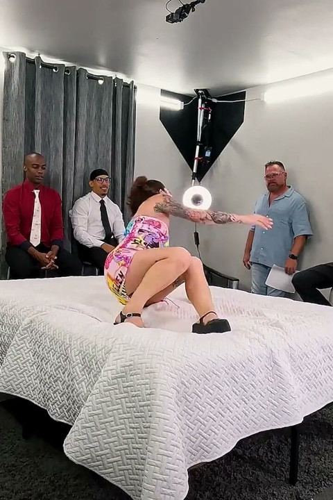 Bts z prvního gangbangu all natural brunetky