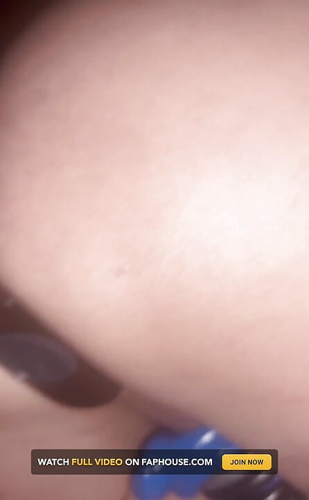 Gran tapón trasero de 4 1/2 de ancho hace mis rodillas casi hebilla cuando mis labios lo agarran y lo chupan
