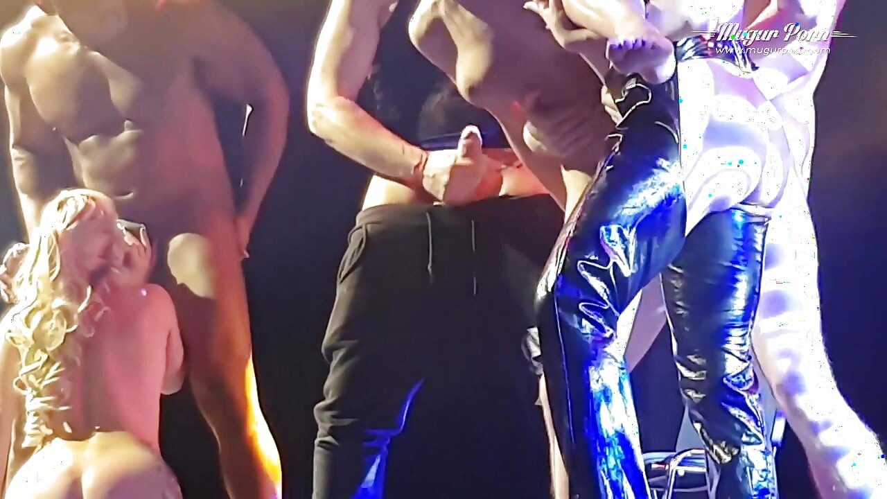 에로 축제에서 즐기는 무구르포른