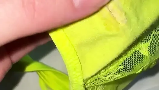 Pemeriksaan celana dalam krim usang, kencing di celana dalam di kamar mandi - mainin toket kecil