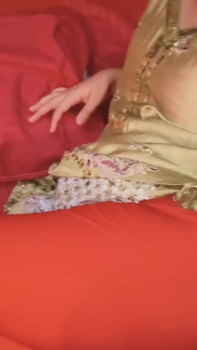 India hermanastra y hermanastro comparten cama en noche caliente Sexo inesperado, india hermosa hermanastra folla - mms | Clip 1