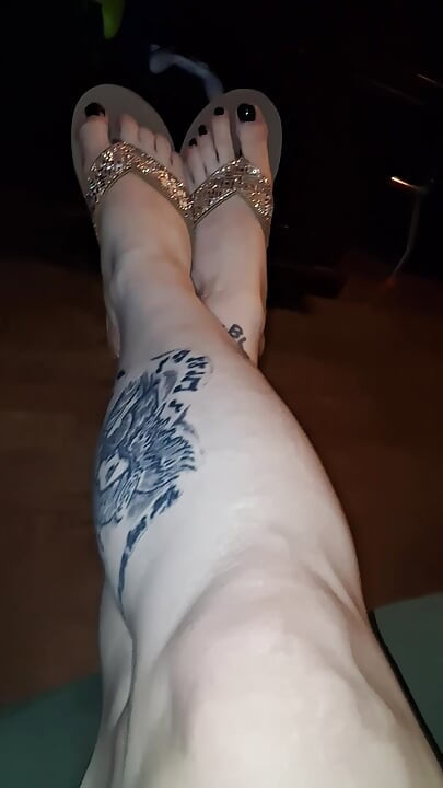 Sissy crossdresser foot feet