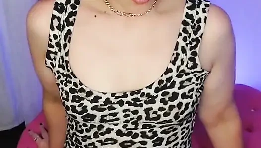 Rol yapma tabusu!! Üvey annem beni zengin bir adama satıyor ve bana erkeklerin yoğun analdan hoşlandığını öğretiyor!