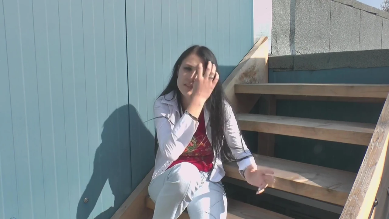 Dövmeli sürtükler yaşlı erkeklerle sert üçlü seks yapıyor