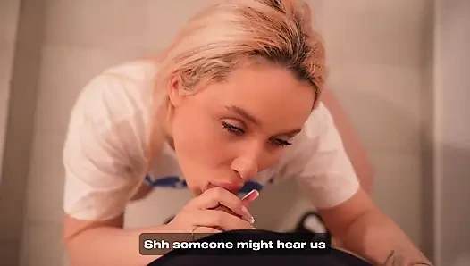 Komşum merdiven boşluğunda bana sakso çekti, sonra onu evinde siktim