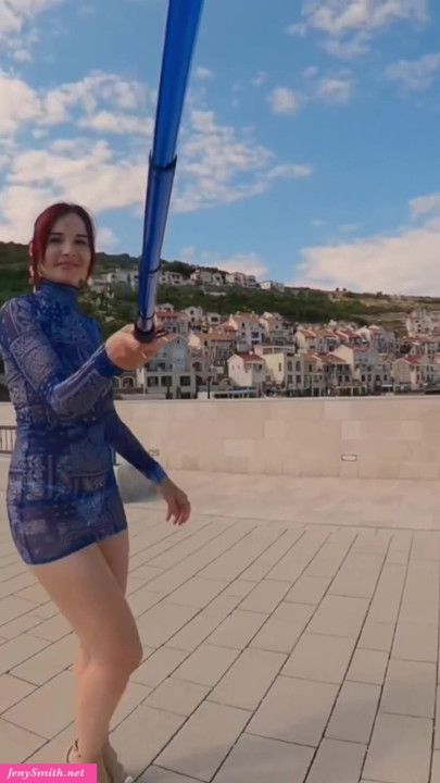 Jeny Smith dengan gaun tembus pandang. Video lengkap hanya di JenySmith.net