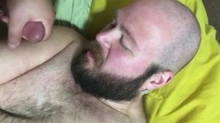Bearded bear suck & cum in beard