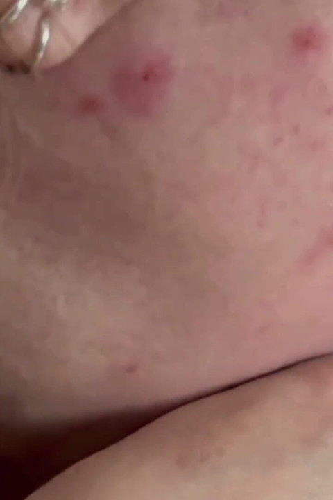 Istriku lagi asik nyepong kontol dan dicrot di mulutmu