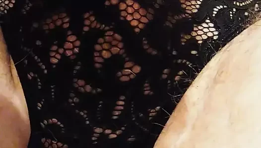 Siyah külotlu travesti anal göt tıkacı azgın