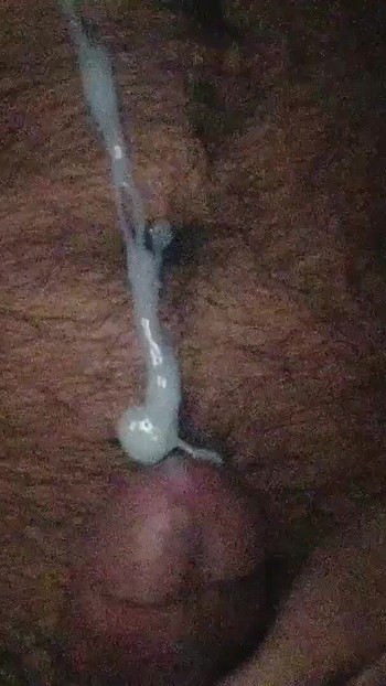Ključni trenutak iz "Two Cum Continue - Alone Boy Masturbating"