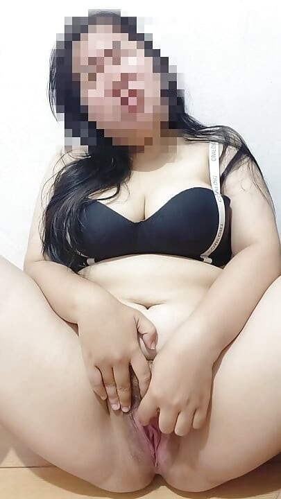 relaxing in the boarding room waiting for the boyfriend to come