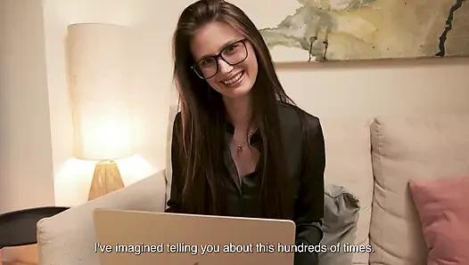 Suaminya nggak muasin dia di ranjang, tapi aku ceritanya berbeda