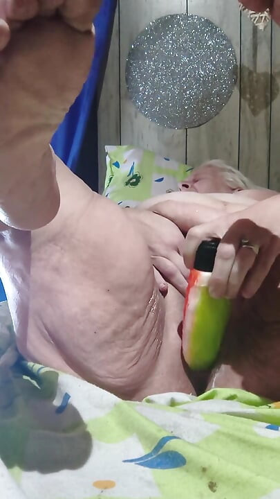 Acariciando o poder dessa boceta chupada