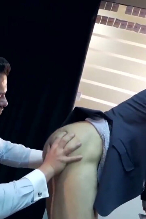Menatplay latino hunk Gabriel Lunna seduces gay Dario Beck
