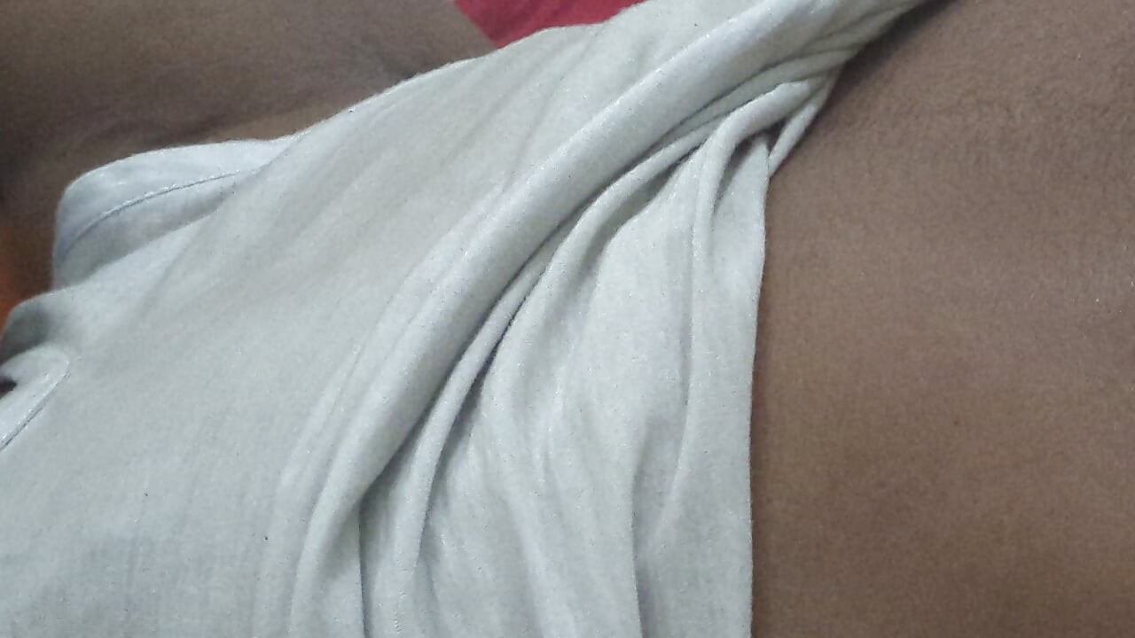 Real desi couple in Singapore)