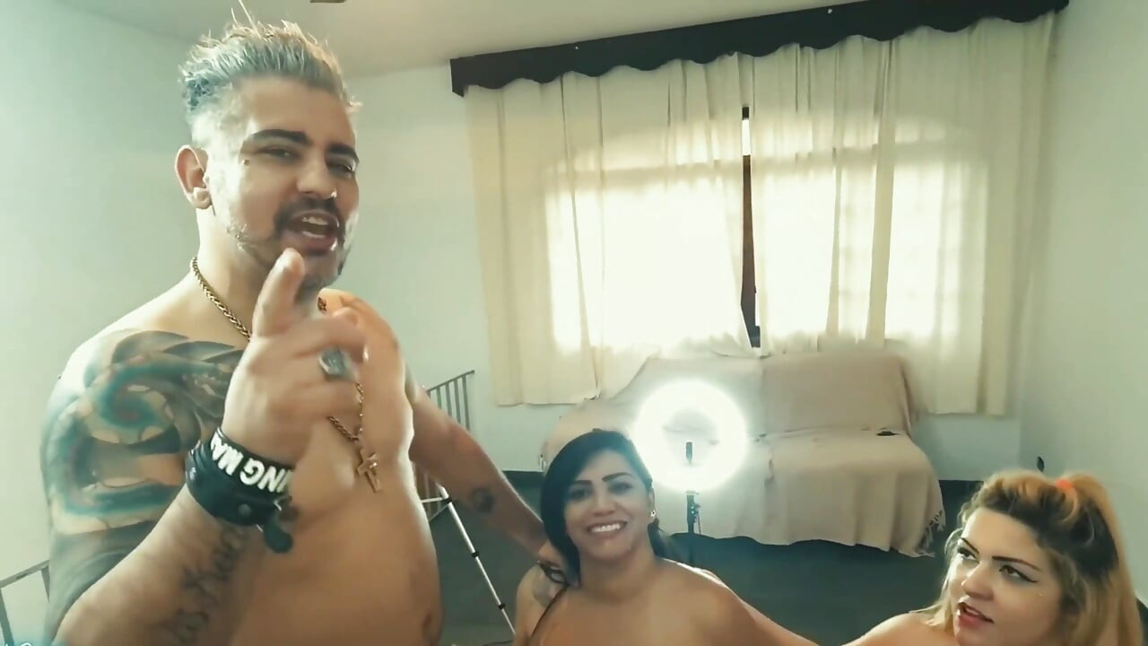Casal Mattos Zamenjuju partnere sa analom i spermom u ustima
