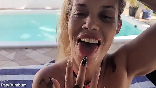 Jaguar'ın arkadaşı benim spor salonuna gitmemi bekliyor ve poposunu ve vajinasını kocama verdi