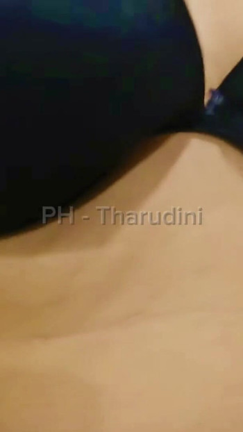 Detik emosi dari "pelacur Jalan India yang saya temui di dalam bas dan menjemputnya ke rumah m"