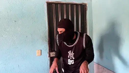 Я ничего не нашел у этой шлюхи и выебал ее