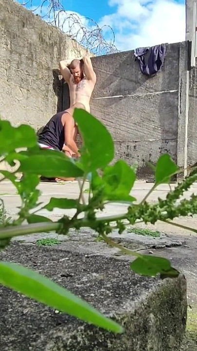 Kamera u šumi snima dva heteroseksualna frajera kako se jebu | Isječak 1