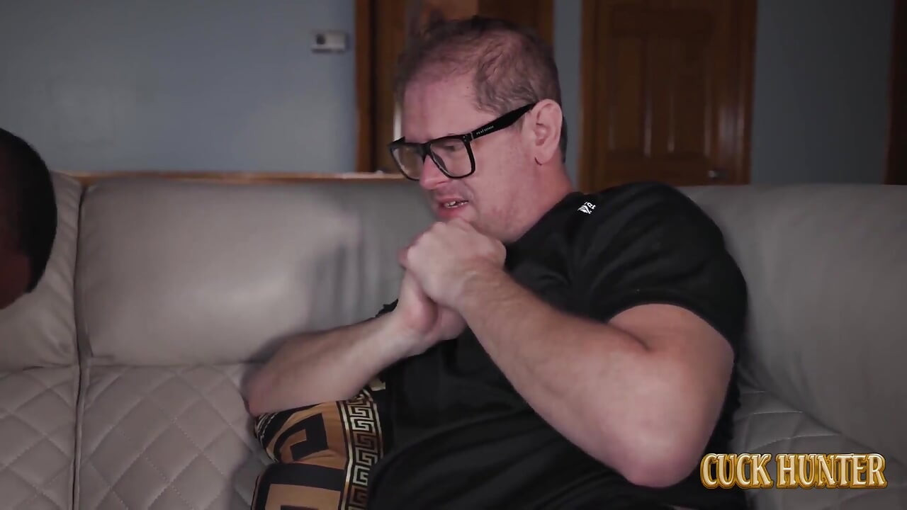 मोटी लाल बालों वाली milf(चोदने लायक मम्मी) elise London दोस्त के बड़े काले लंड का मजा लेती है