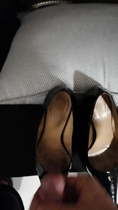 Cum in wife black decolte