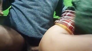 Un garçon au cul étroit se fait béer et reçoit un creampie anal par une grosse bite