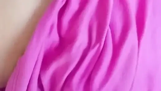 Cewek sange ini lagi asik masturbasi itilnya sampai orgasme intens
