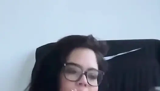 Курю во время разговора по телефону с моим другом ;)