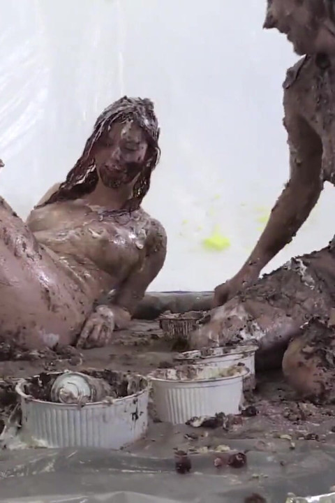 Charlie & Pixiee Cakes Sploshing